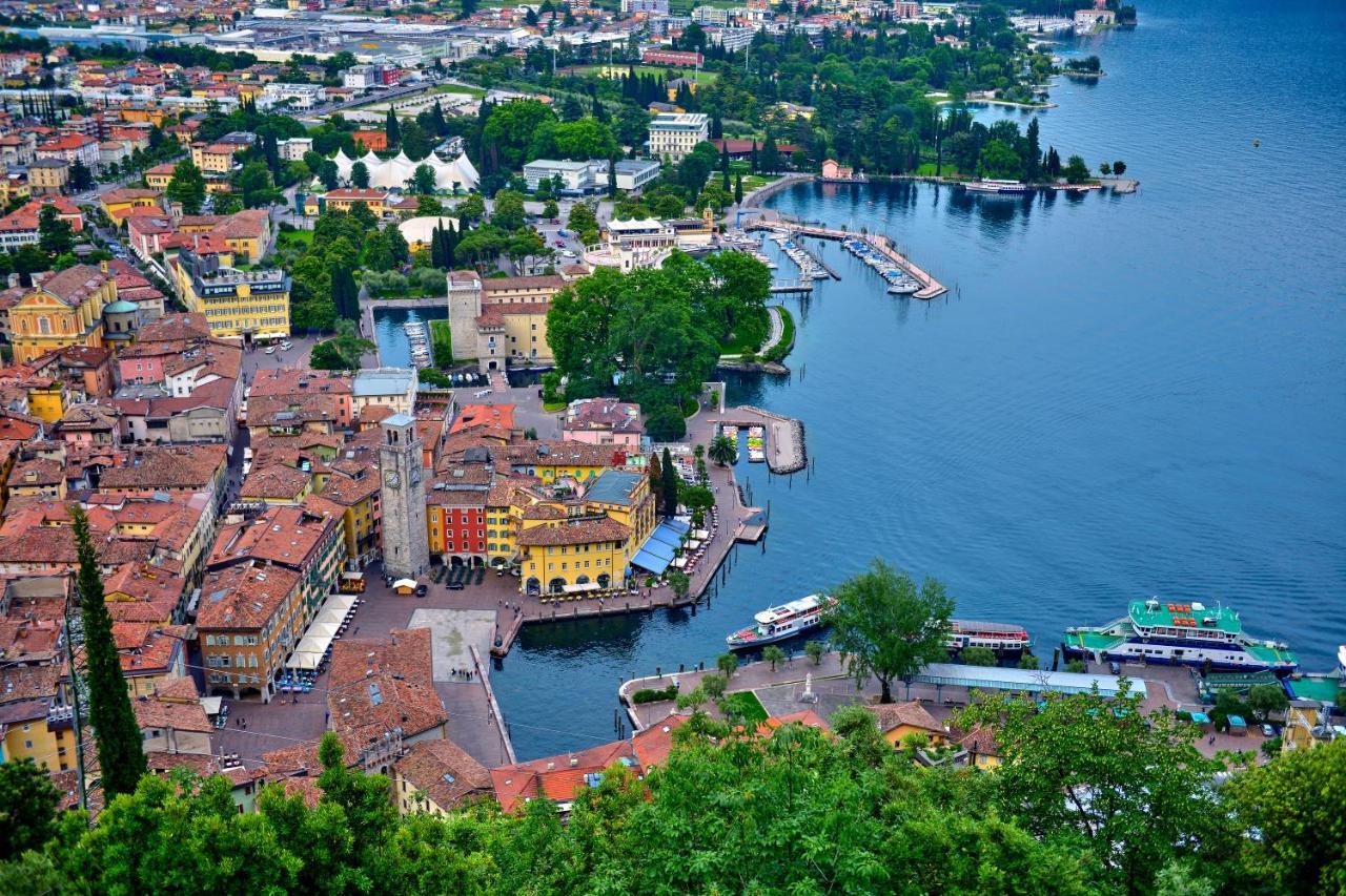 Lella Apartment Front Beach Garda lake Sirmione Esterno foto