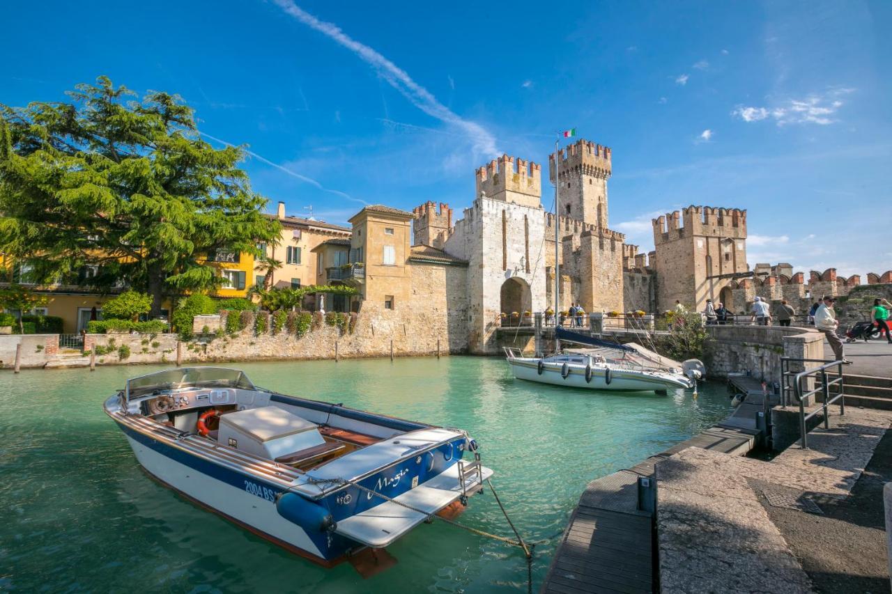 Lella Apartment Front Beach Garda lake Sirmione Esterno foto